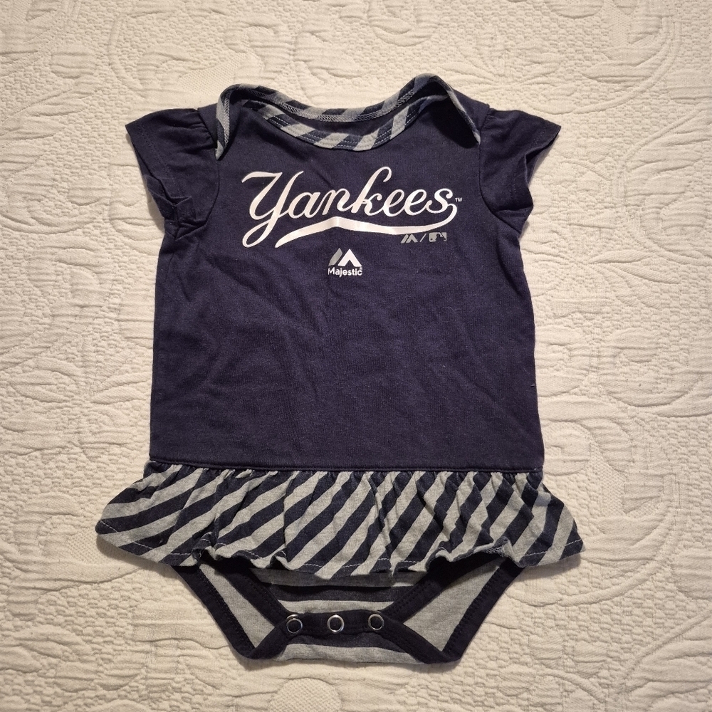 Majestic New York Yankees girls 6-9 months ruffle body suit VGUC